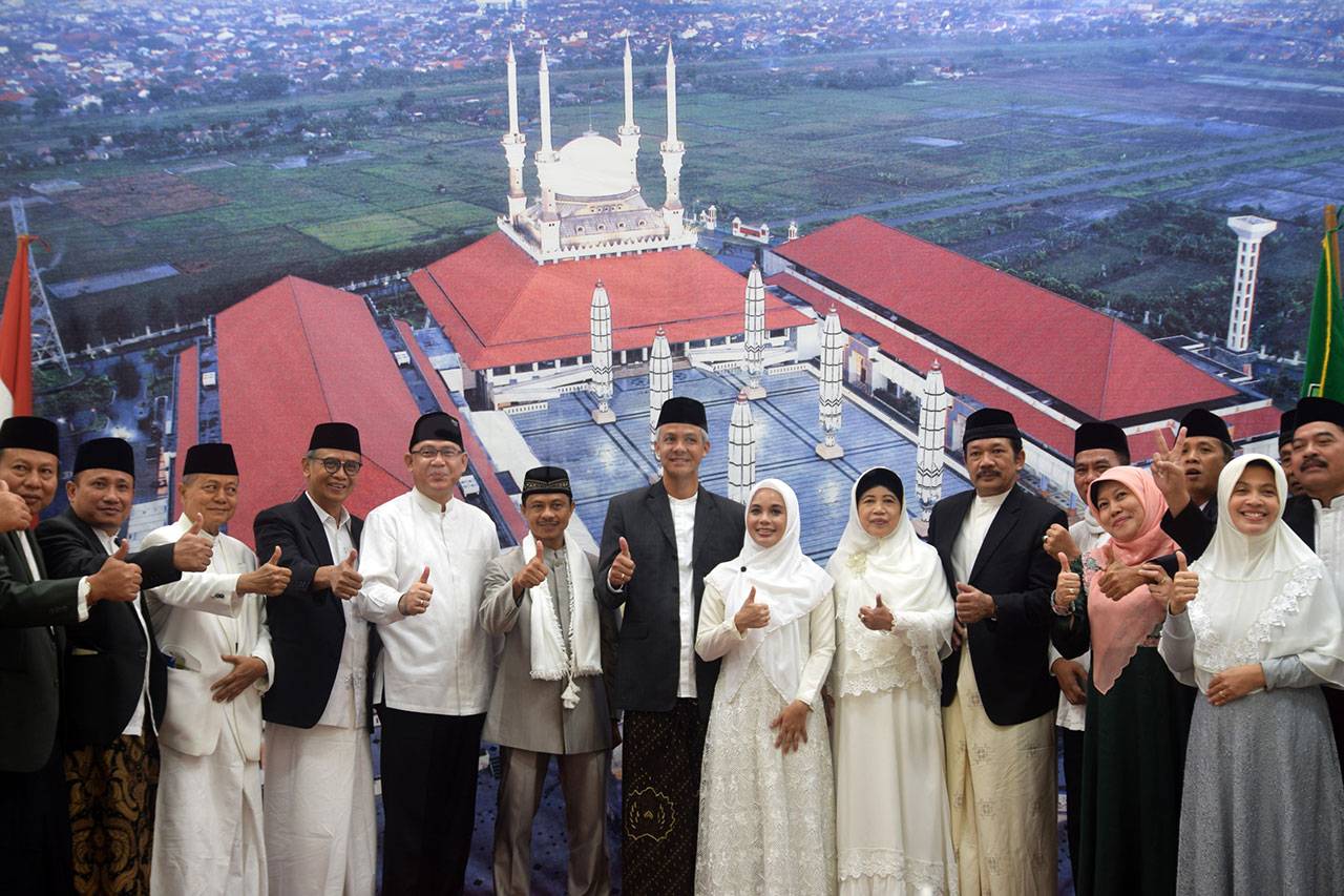 Ribuan Muslim Ikuti...