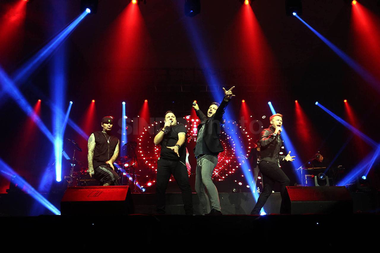 Boyzone Hibur Ribuan...