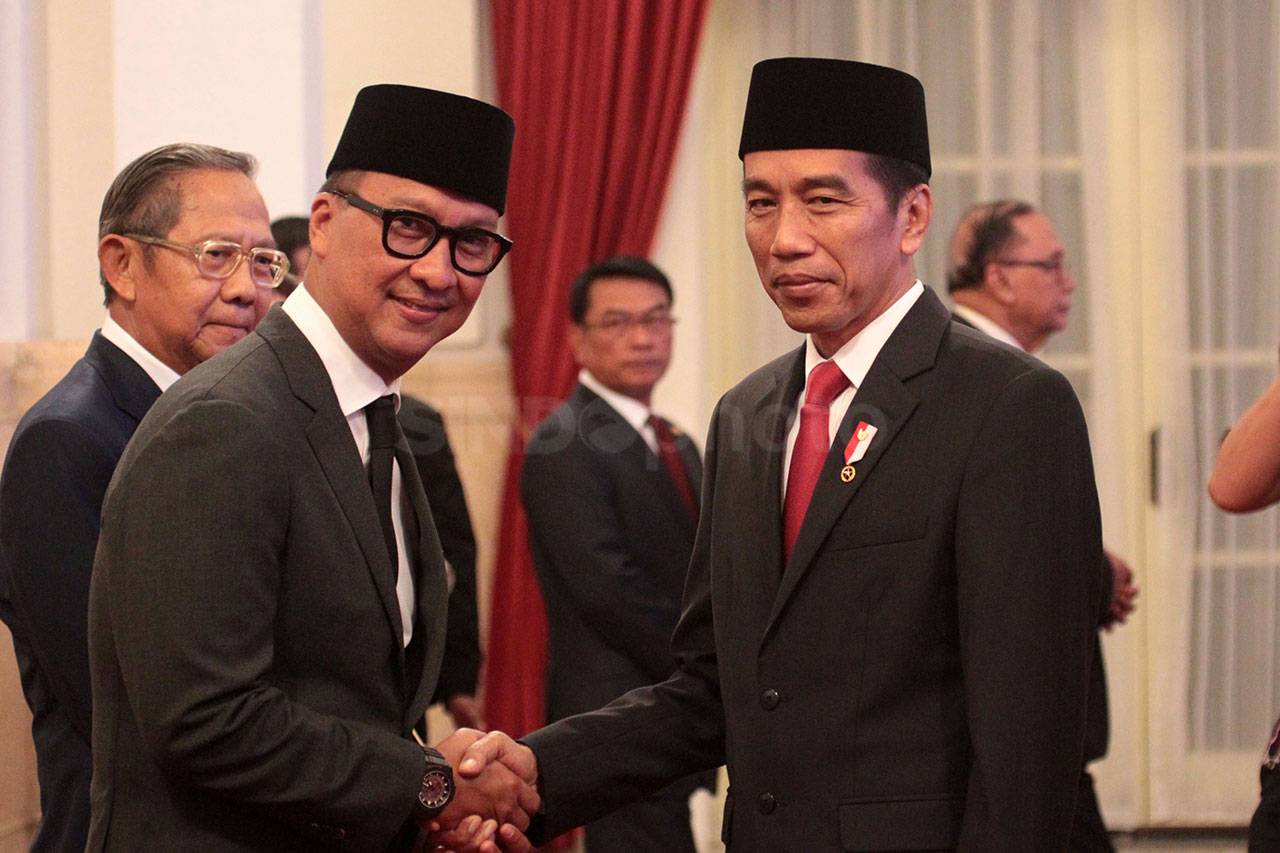 Presiden Jokowi Lantik...