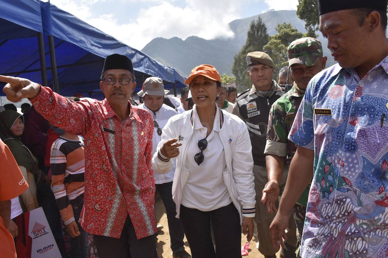 Semen Indonesia Serahkan...