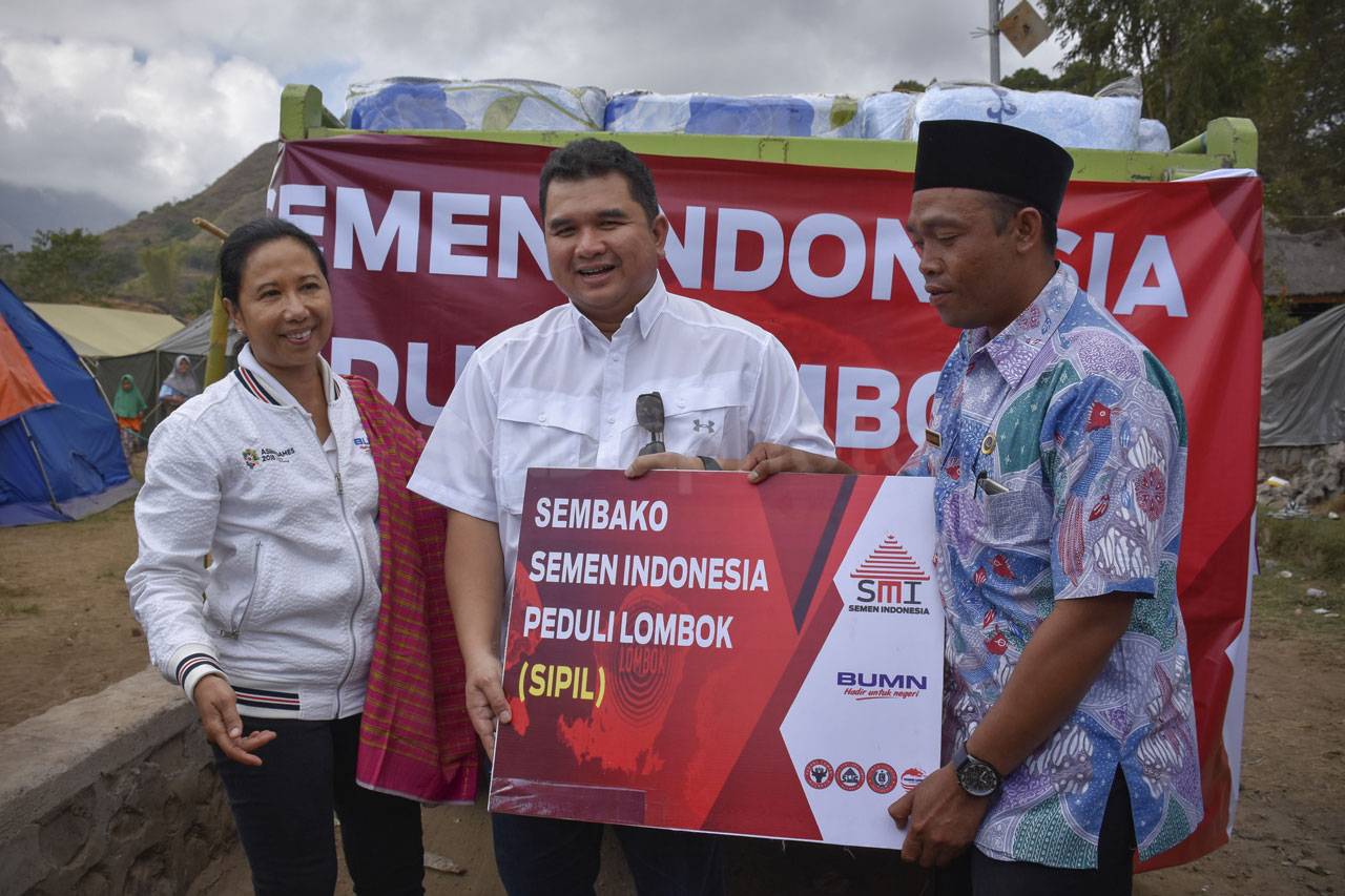 Semen Indonesia Serahkan...