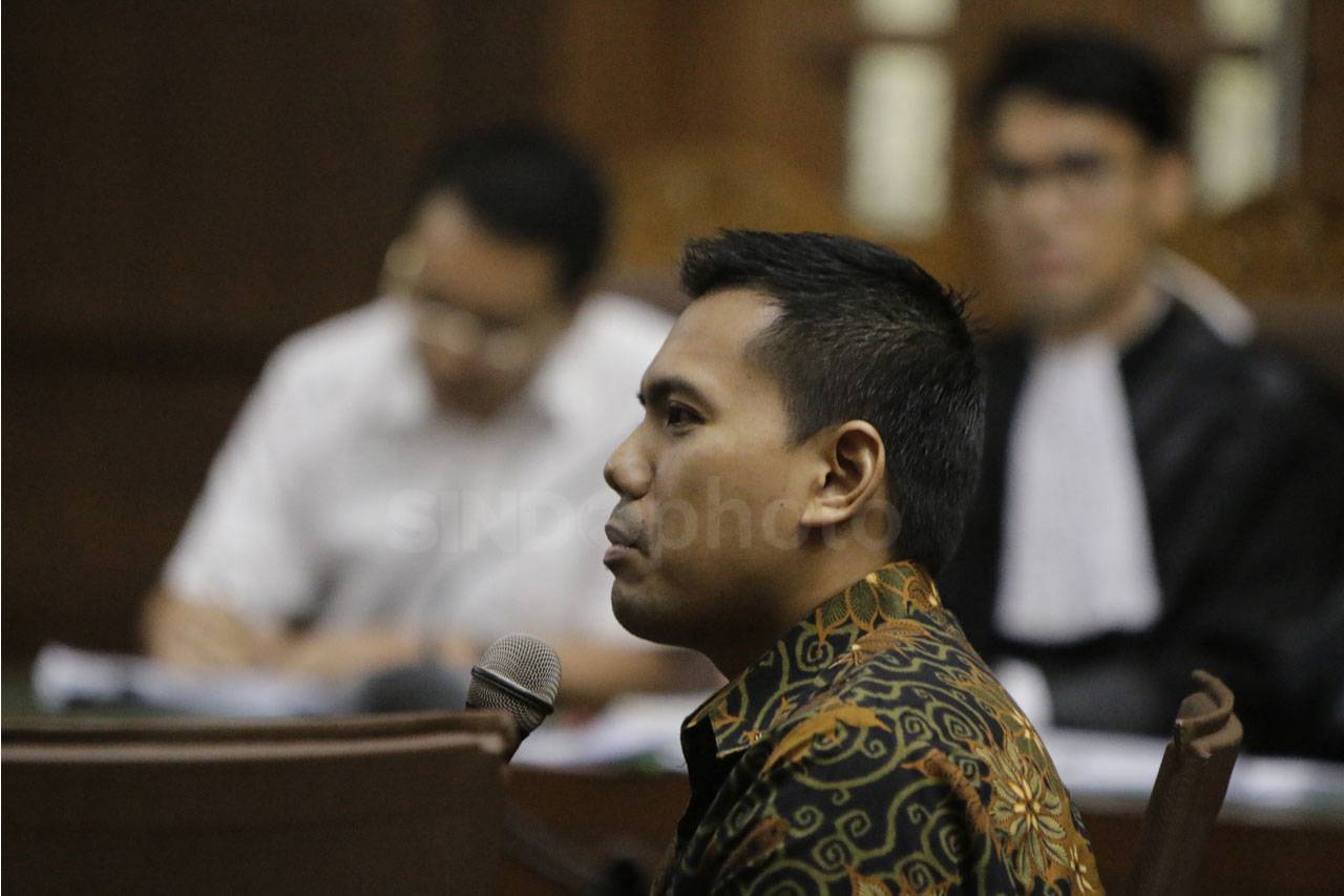 Fayakhun Andriadi Jalani...