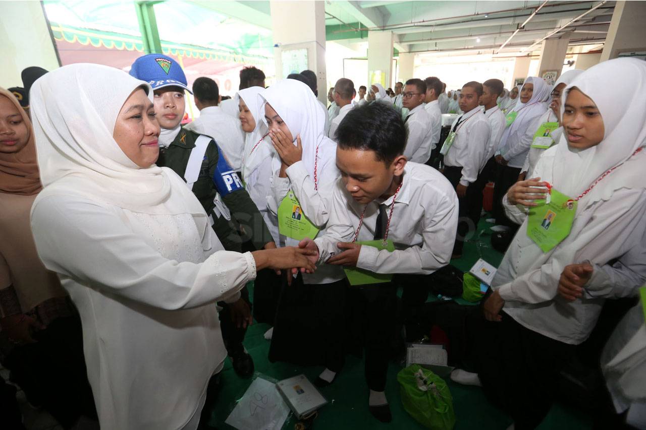 Khofifah Berikan Pembekalan...