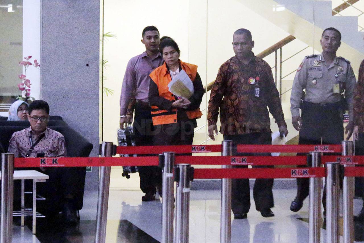 KPK Resmi Tahan Hakim...
