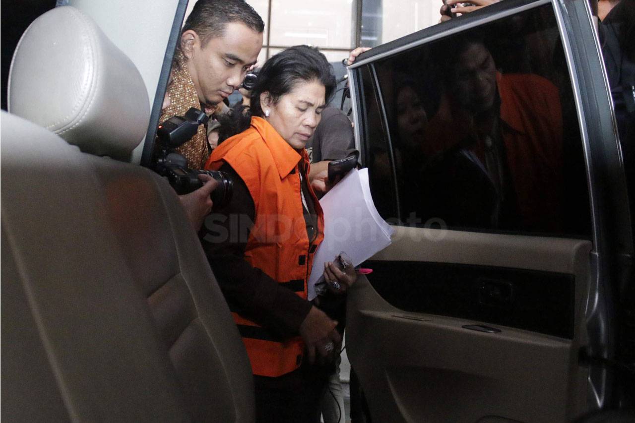 KPK Resmi Tahan Hakim...