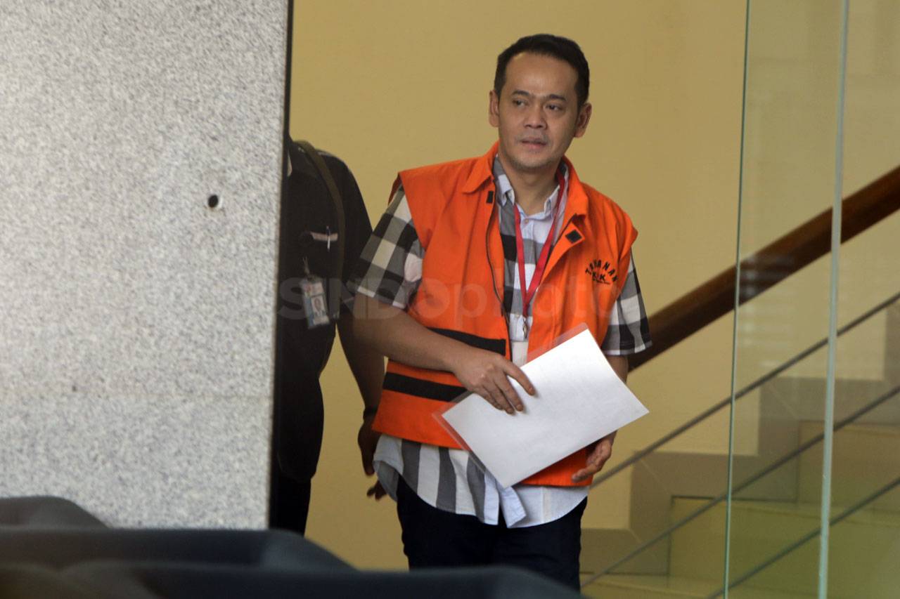 KPK Periksa Fahmi Darmawansyah...