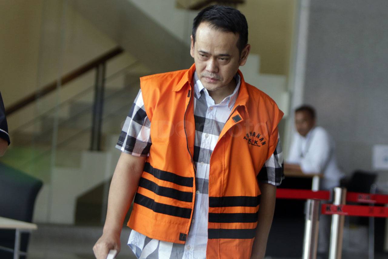 KPK Periksa Fahmi Darmawansyah...