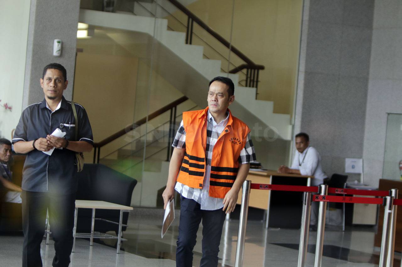KPK Periksa Fahmi Darmawansyah...