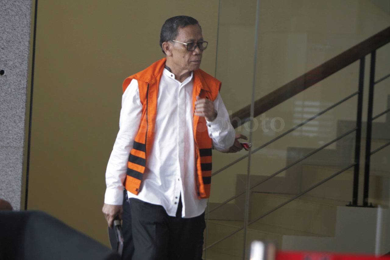 KPK Periksa Tersangka...