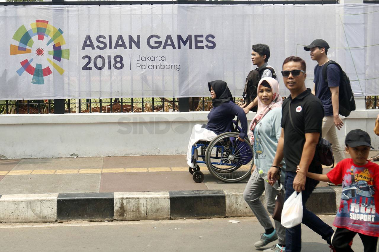 Warga Antusias Saksikan...