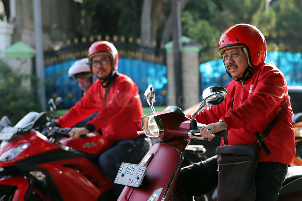 Smartfren Peringati...