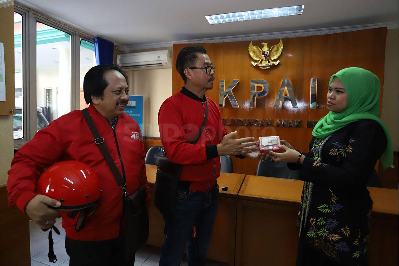 Smartfren Peringati...