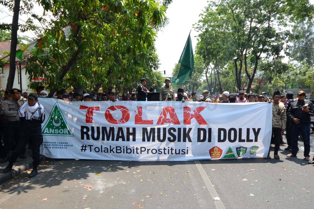Dua Kelompok Massa Pro...