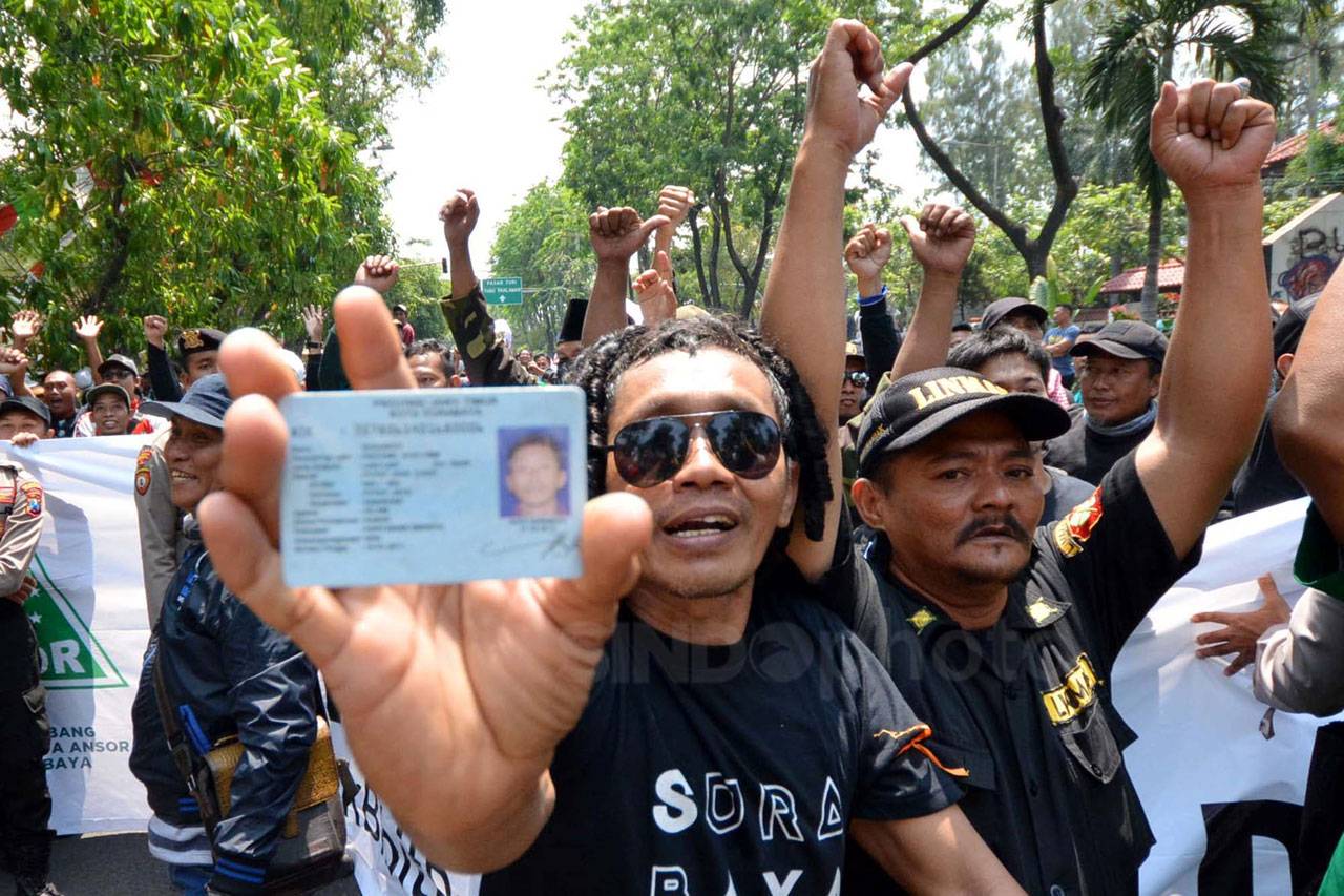 Dua Kelompok Massa Pro...