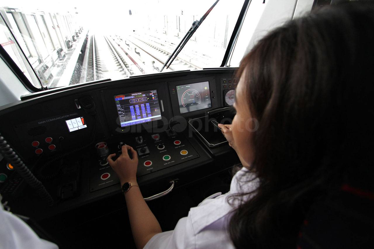 LRT Jurusan Kelapa Gading-Velodrome...