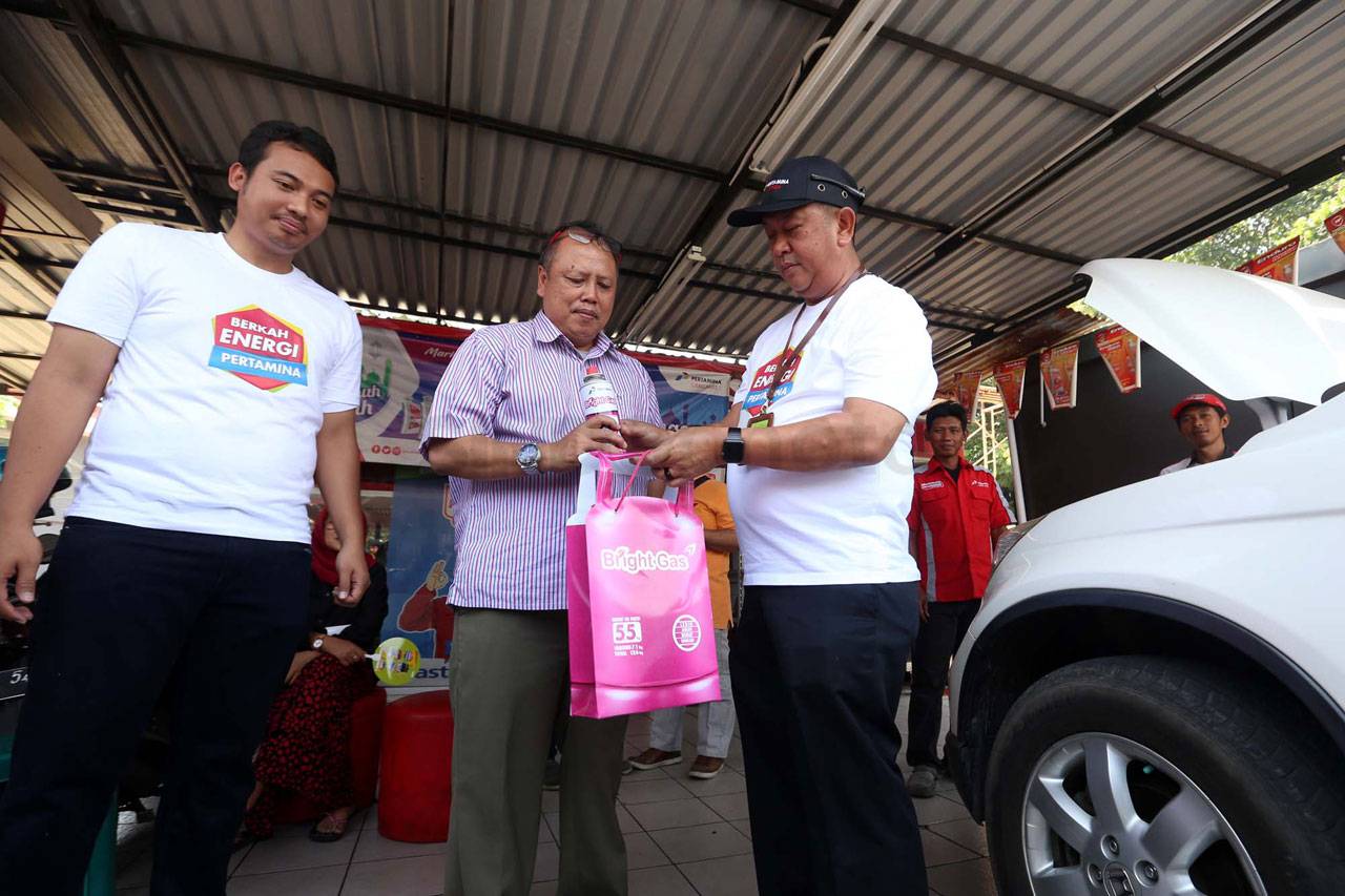 Peringati Hari Pelanggan...