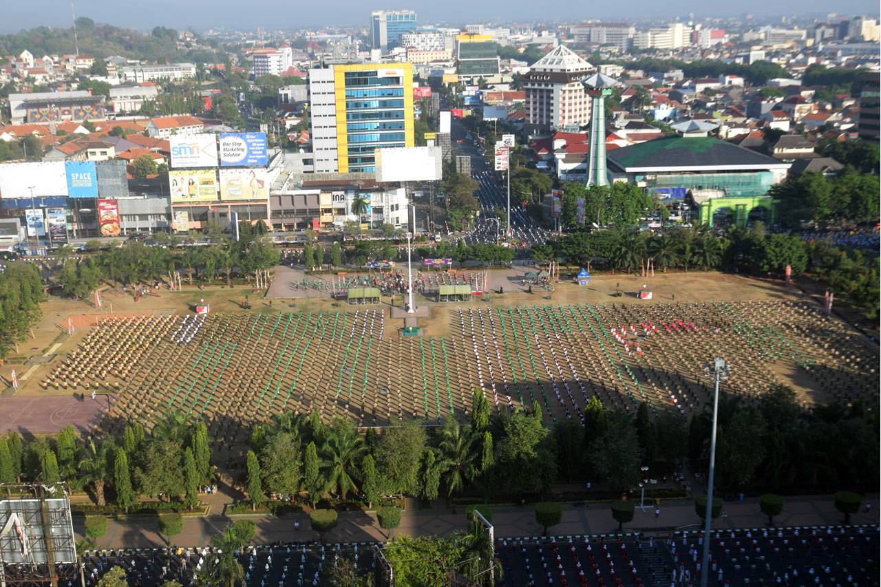 8.000 Orang Menari Gemu...