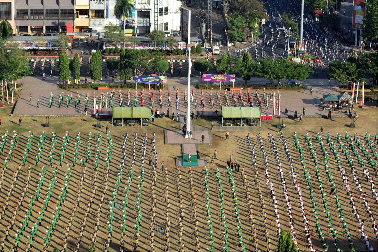 8.000 Orang Menari Gemu...