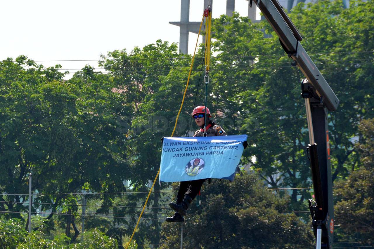 Polwan Unjuk Kemampuan...