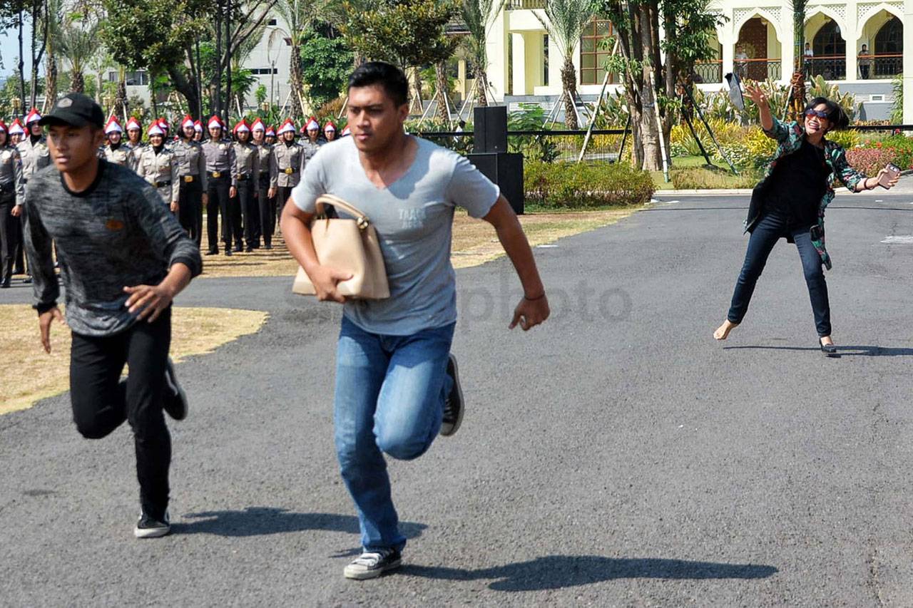 Polwan Unjuk Kemampuan...
