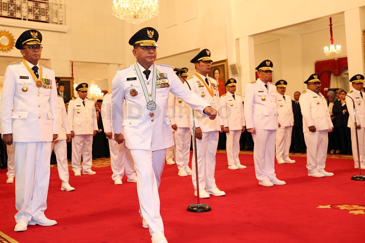 Presiden Jokowi Lantik...
