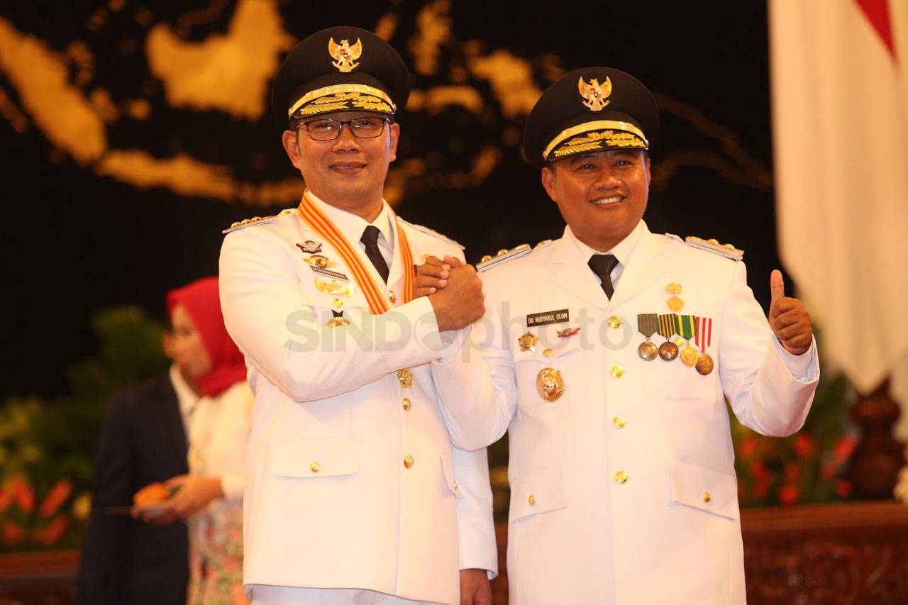Presiden Jokowi Lantik...