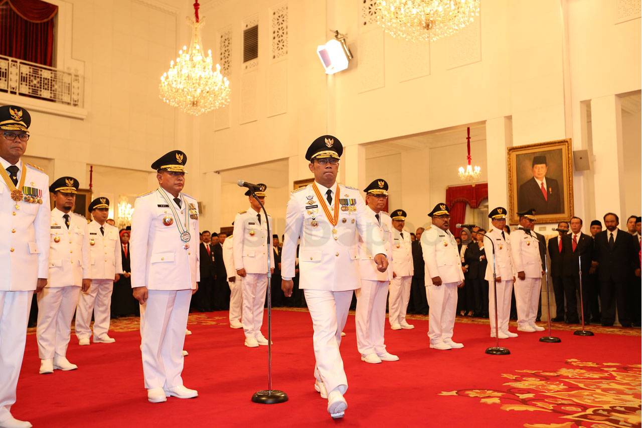 Presiden Jokowi Lantik...
