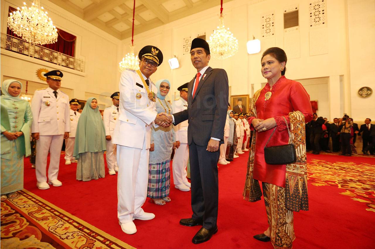 Presiden Jokowi Lantik...