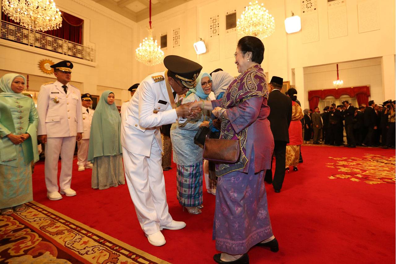 Presiden Jokowi Lantik...