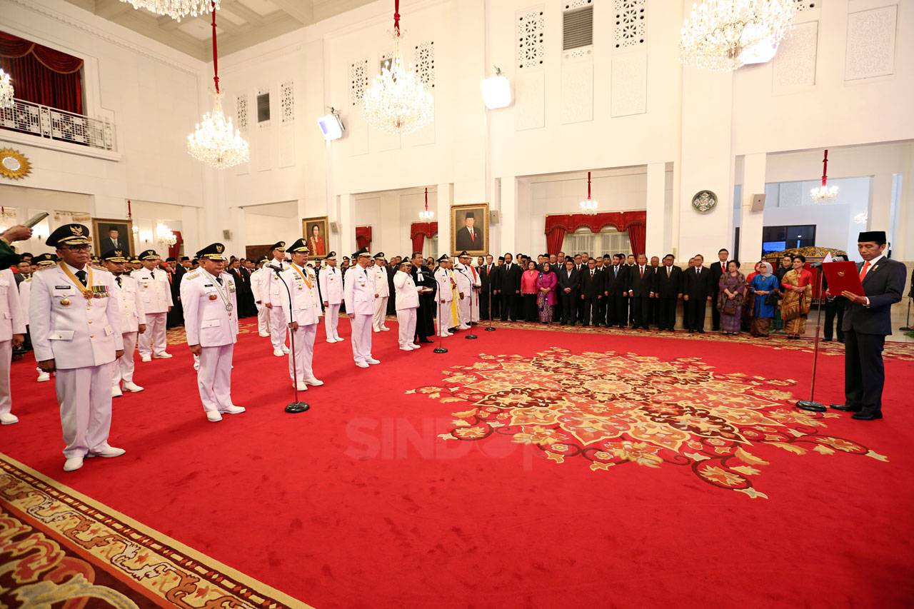 Presiden Jokowi Lantik...