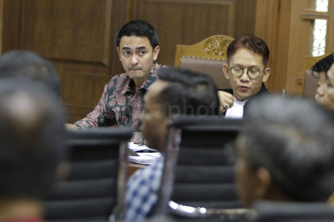 Zumi Zola Jalani Sidang...