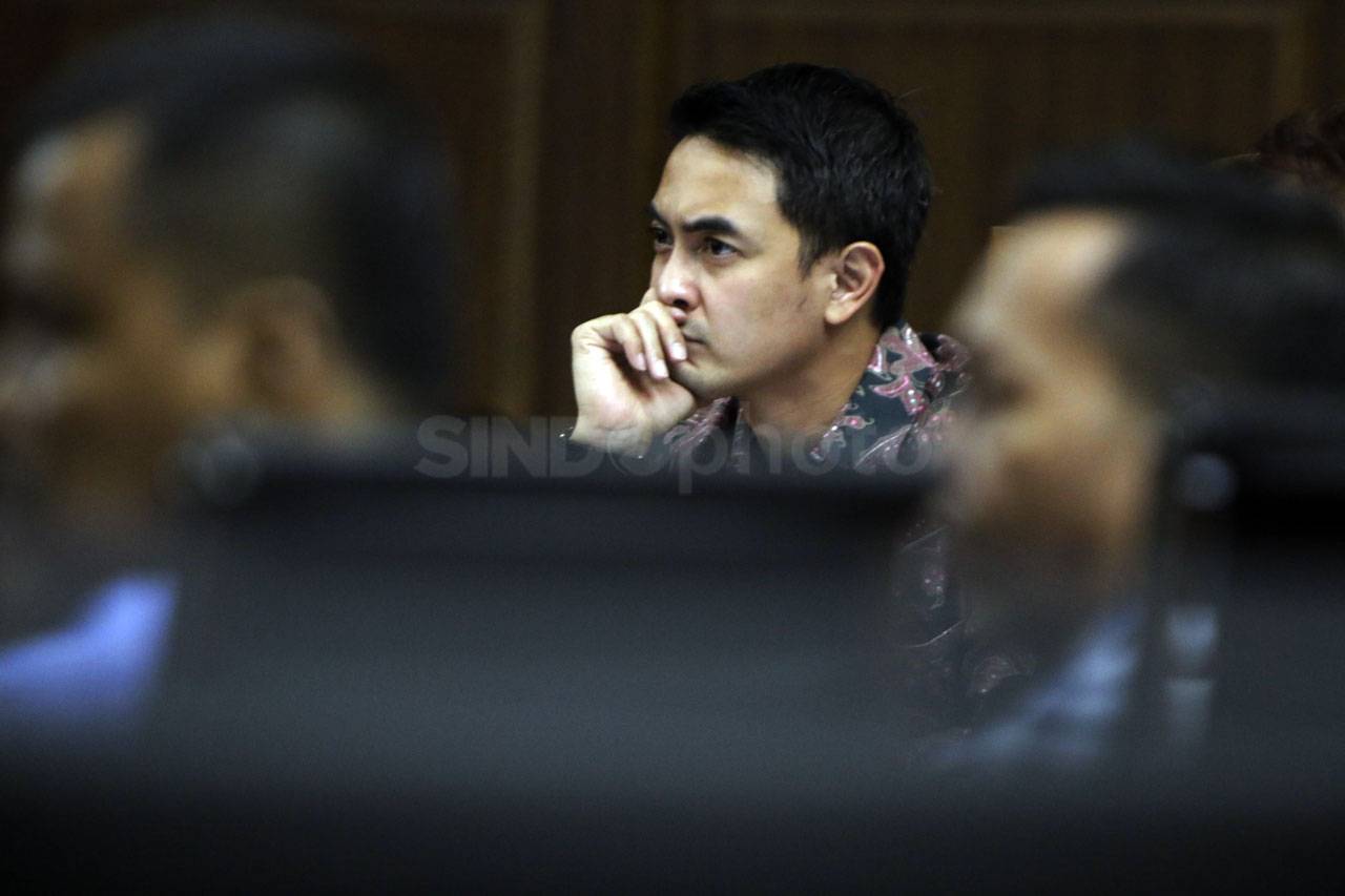 Zumi Zola Jalani Sidang...