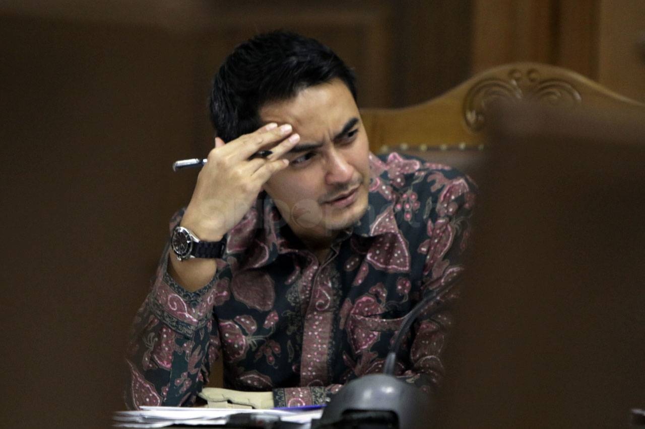 Zumi Zola Jalani Sidang...