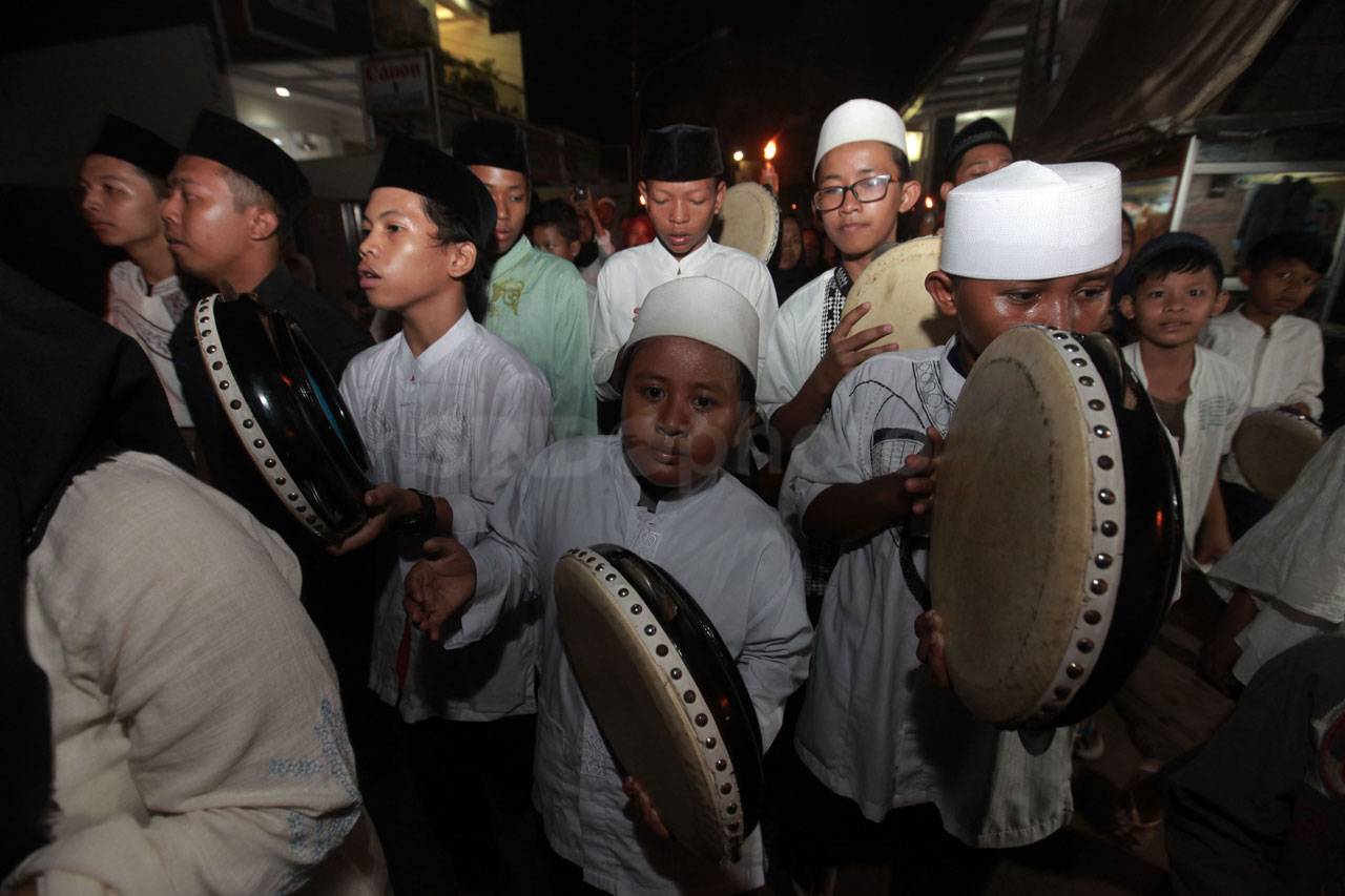 Pawai Obor Sambut Tahun...
