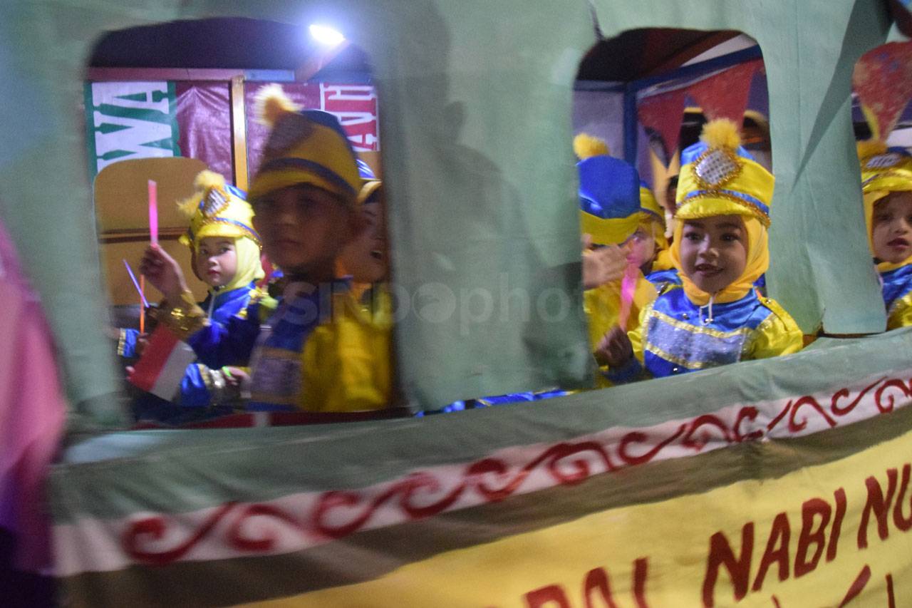 Meriahnya Perayaan 1...