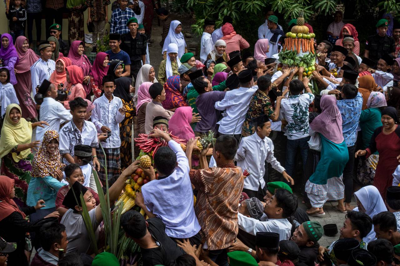 Tradisi Grebeg Suro...