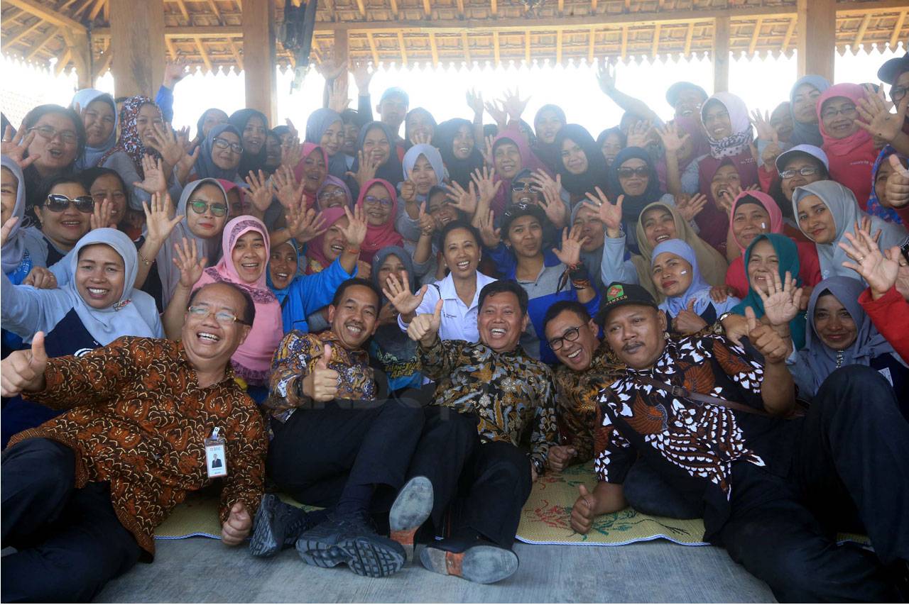 Menteri BUMN Tinjau...