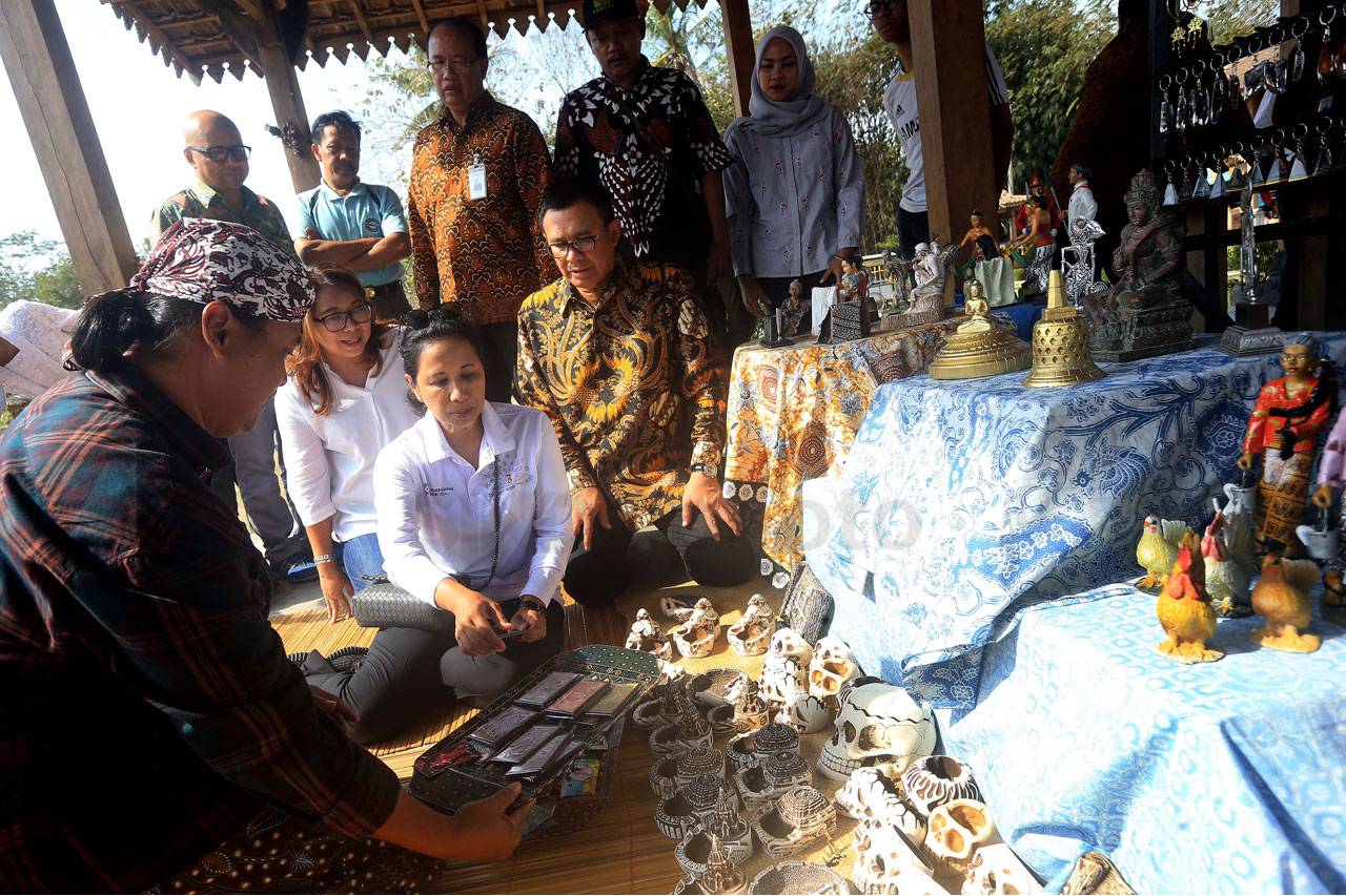Menteri BUMN Tinjau...