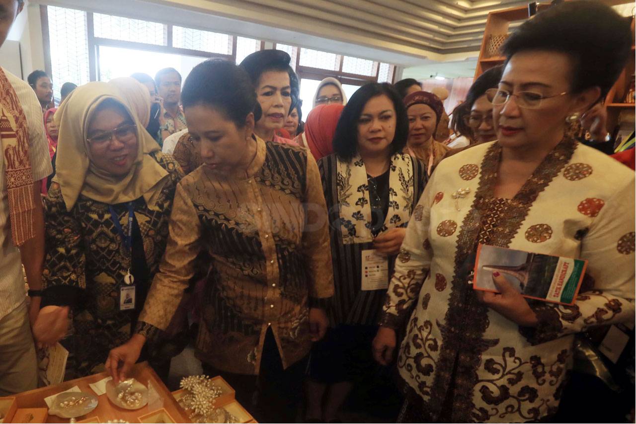 Menteri BUMN Tinjau...