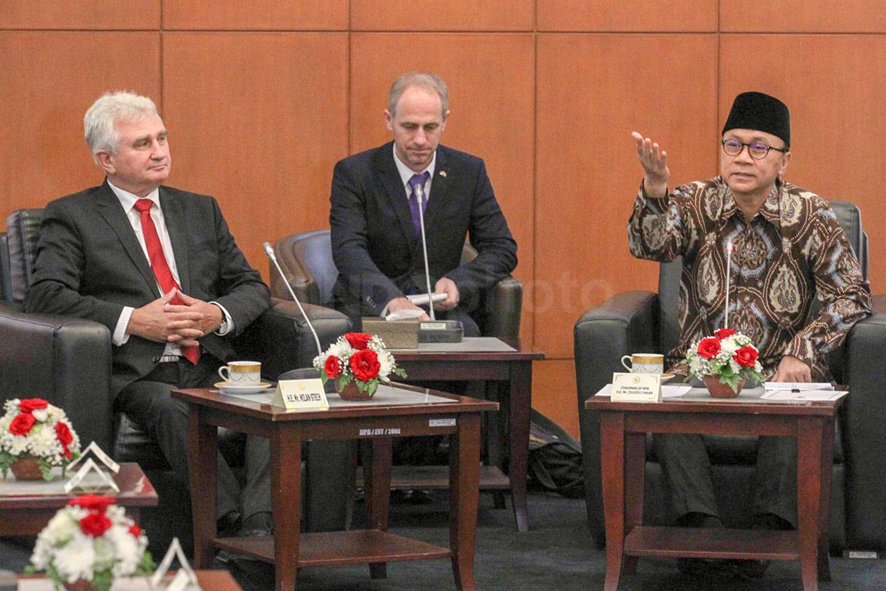 Ketua MPR Zulkifli Hasan...