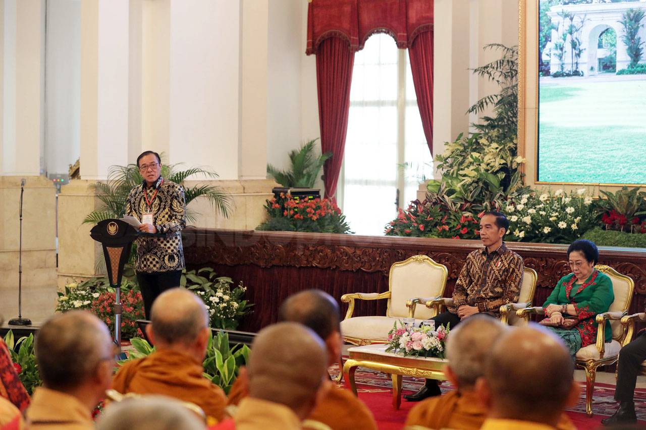 Presiden Jokowi Membuka...