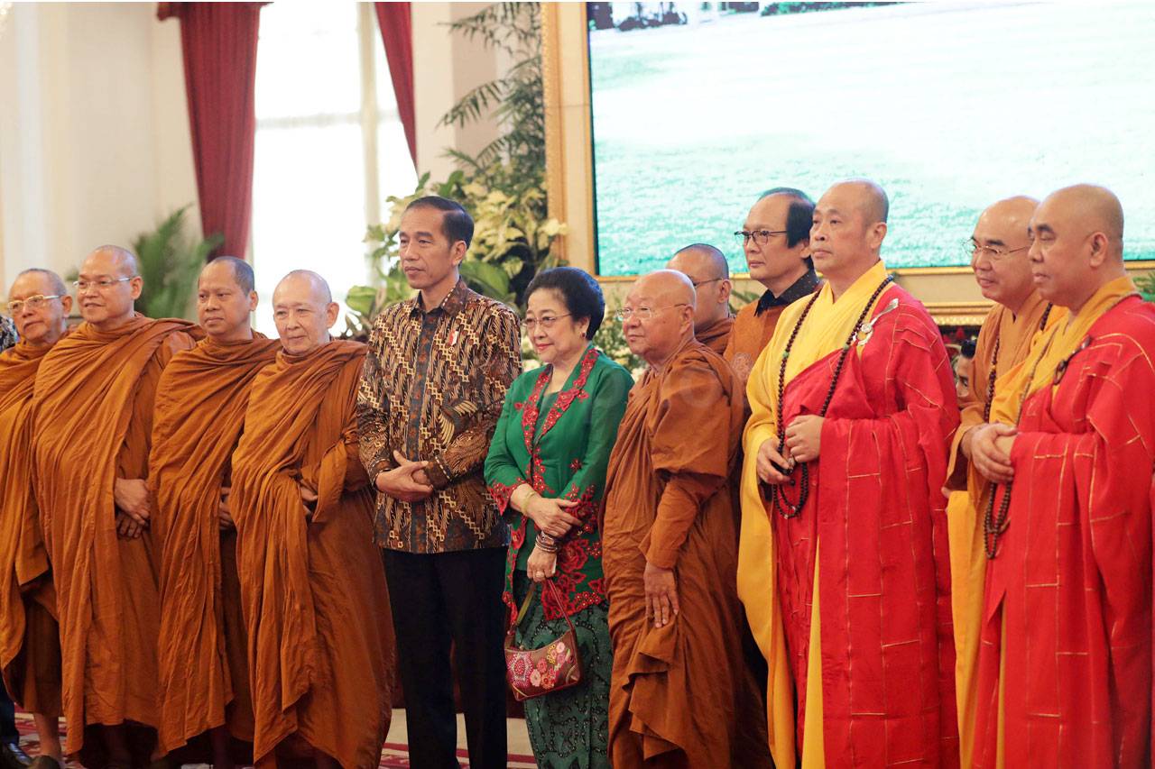 Presiden Jokowi Membuka...