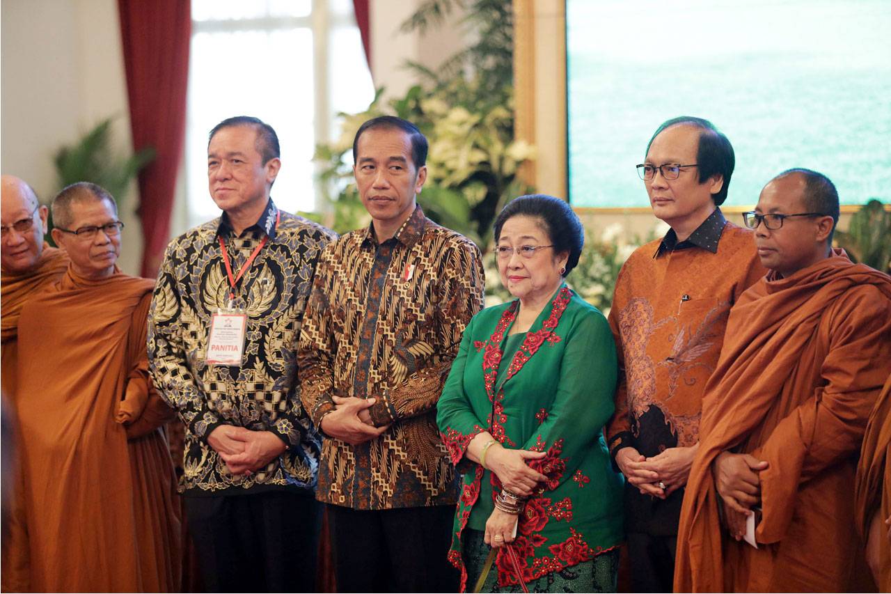 Presiden Jokowi Membuka...