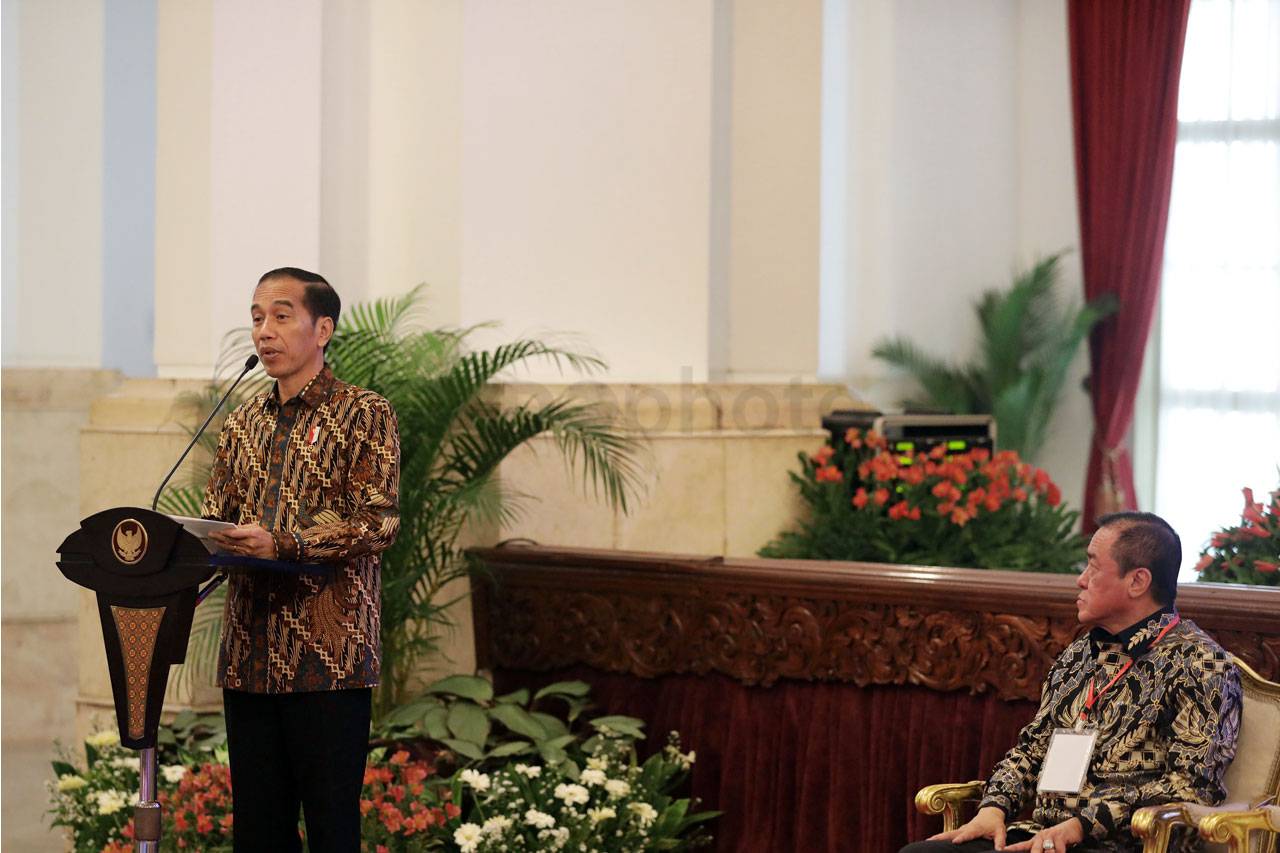 Presiden Jokowi Membuka...