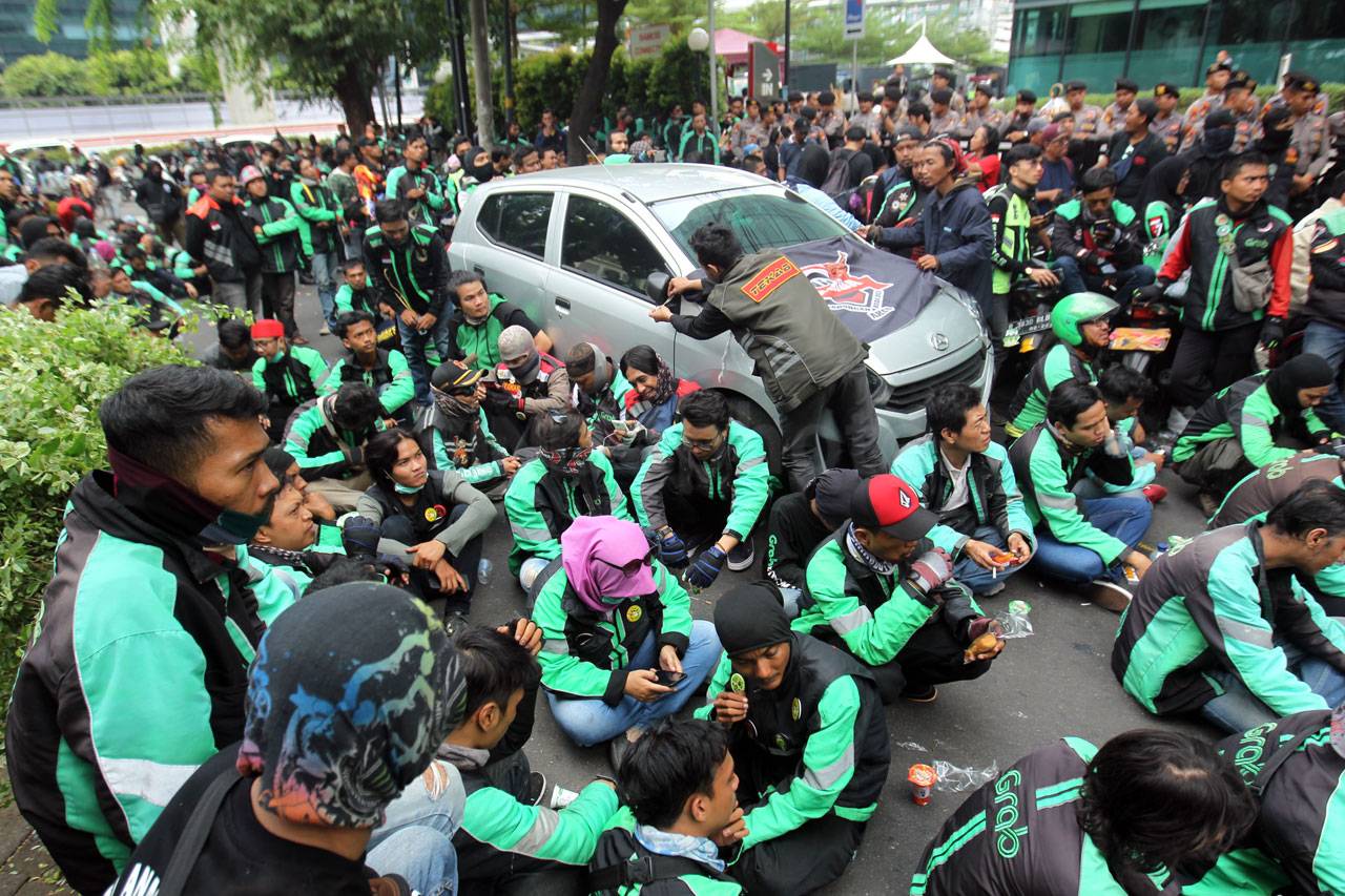 Tuntut Penghapusan Potongan...