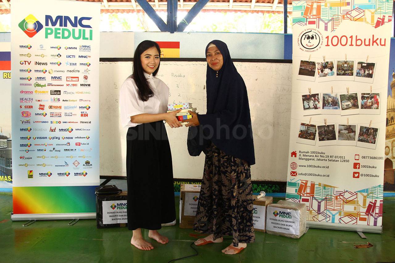MNC Peduli Serahkan...