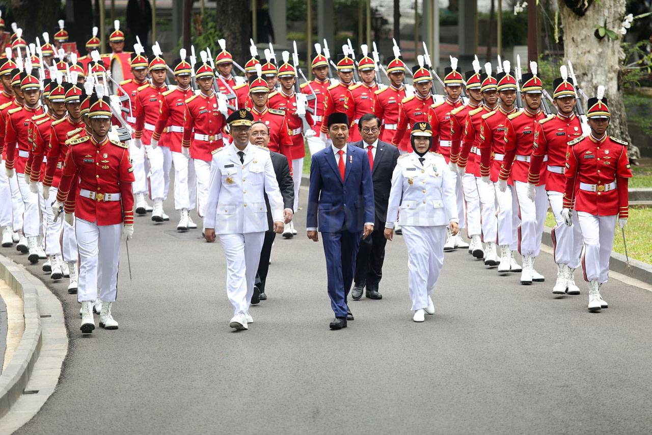 Presiden Jokowi Lantik...