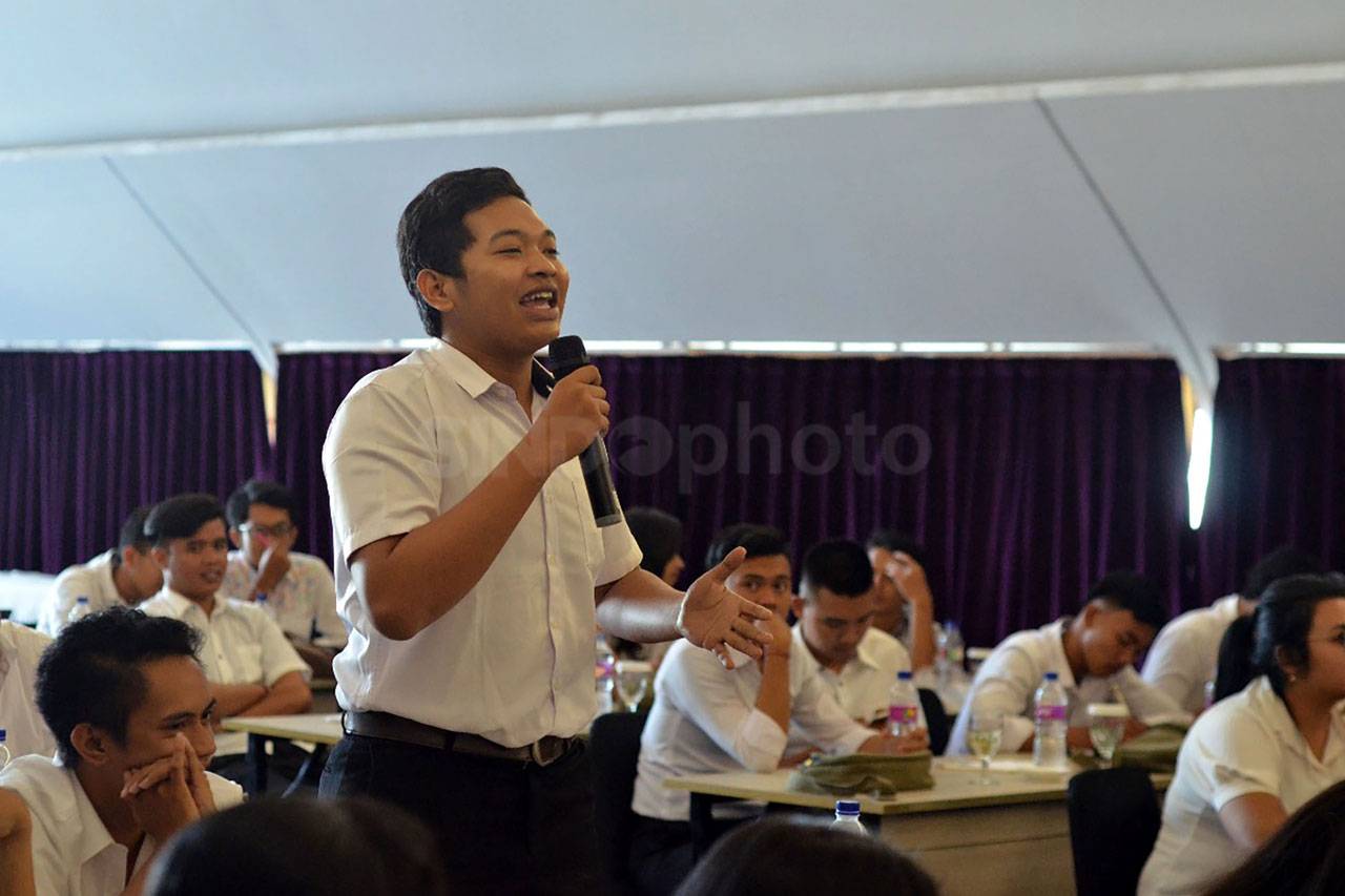 Kemenpora Rekrut 200...
