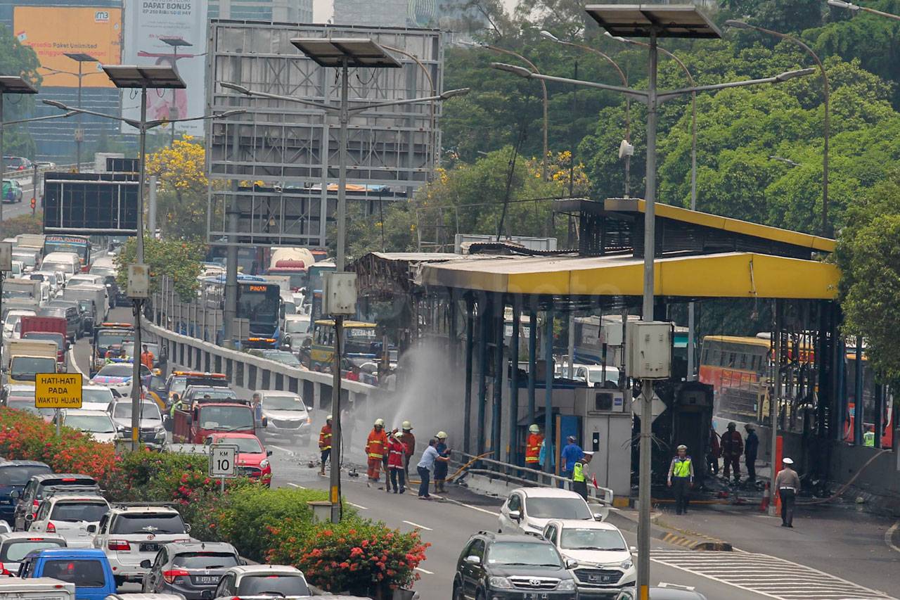 Gerbang Tol Pejompongan...