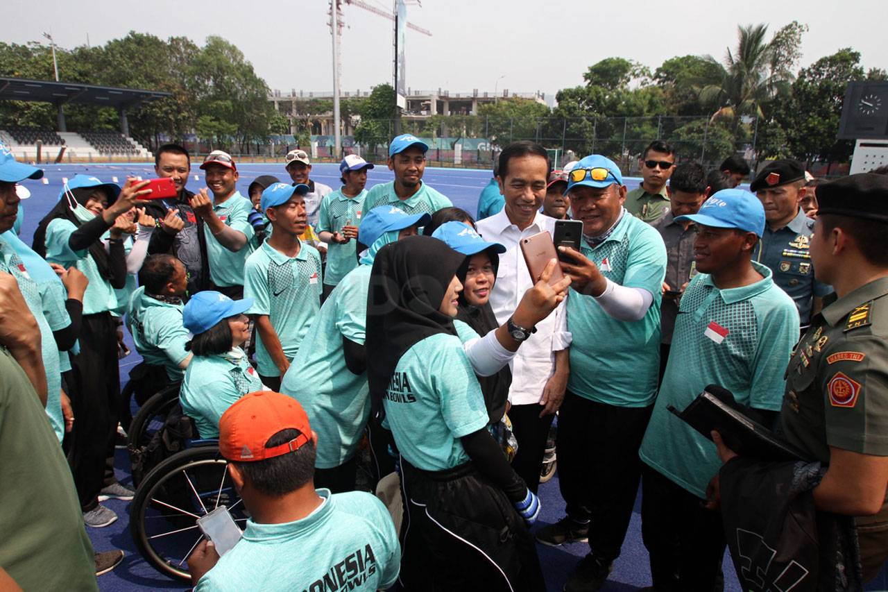 Presiden Jokowi Tinjau...